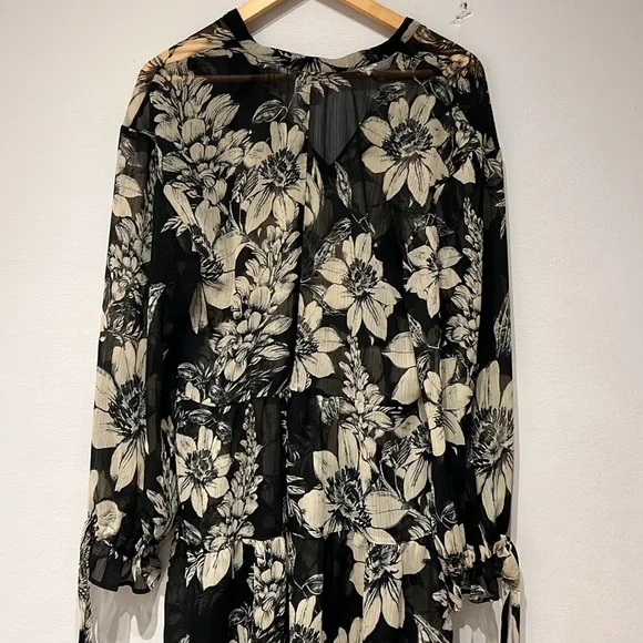Floral Black and White Women's Dress - Picture 5 of 5